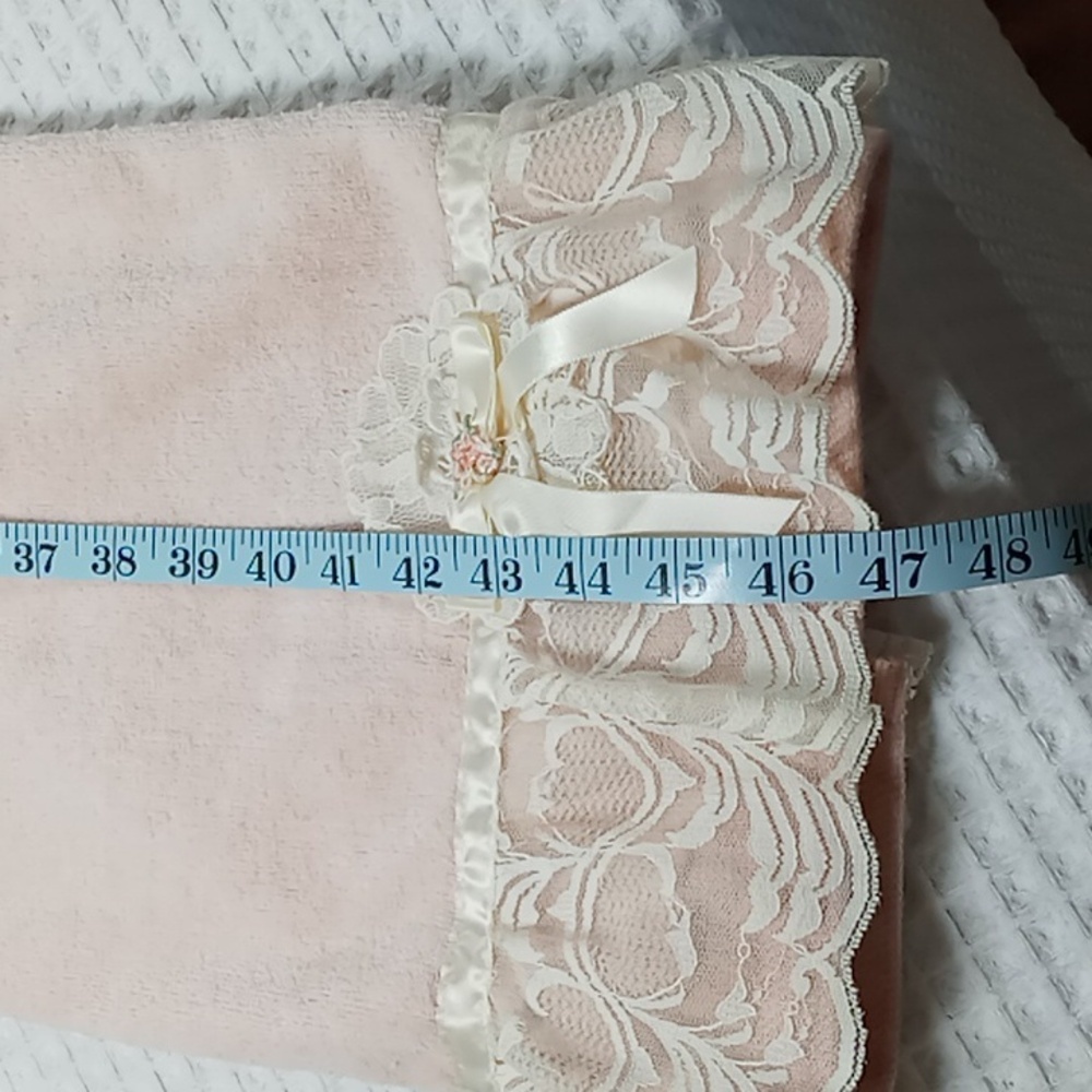 Vintage Avanti Look 1978 Soft Pink Bath Towels with Lace Trim Set of 2 - Picture 16 of 16